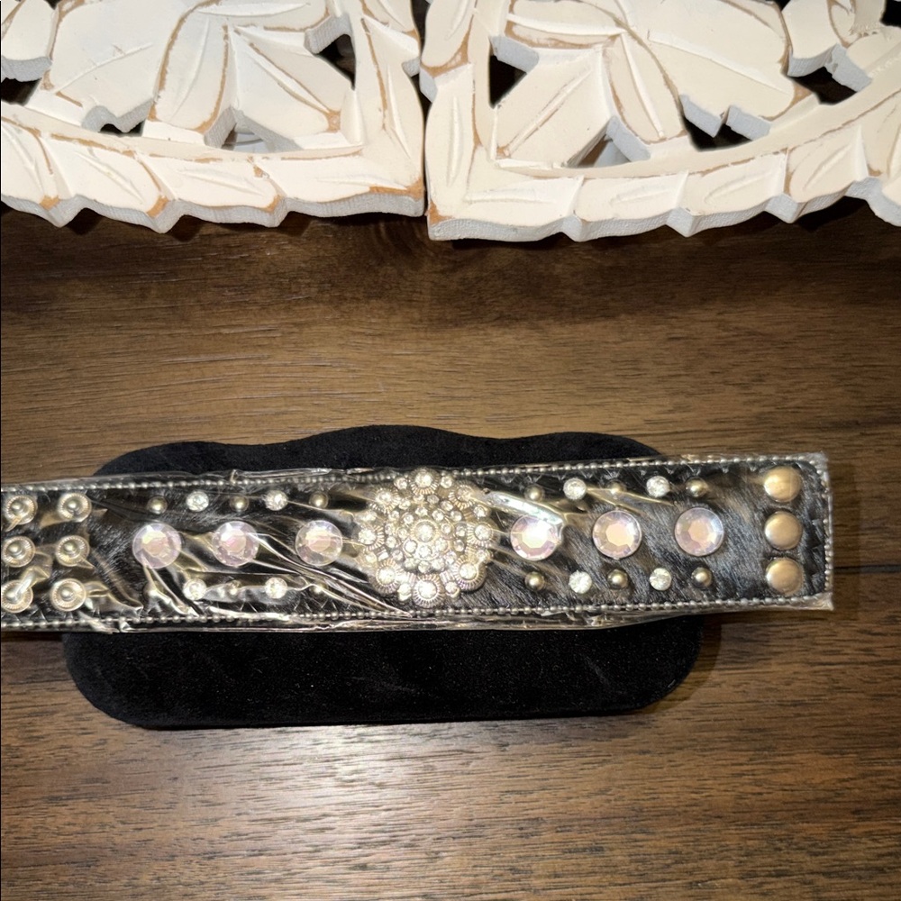 Black Crystal Embellished Women’s bracelet